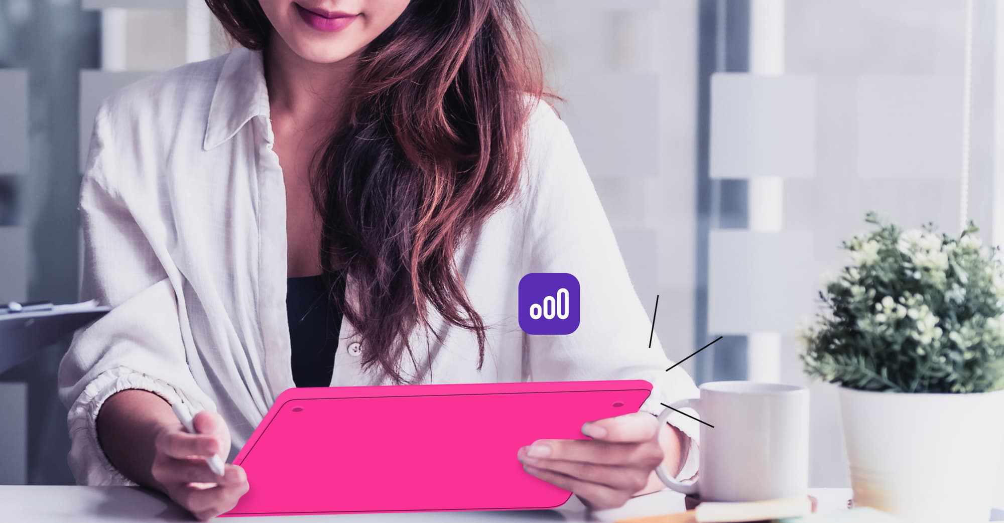 Mulher analisando métricas do e-commerce